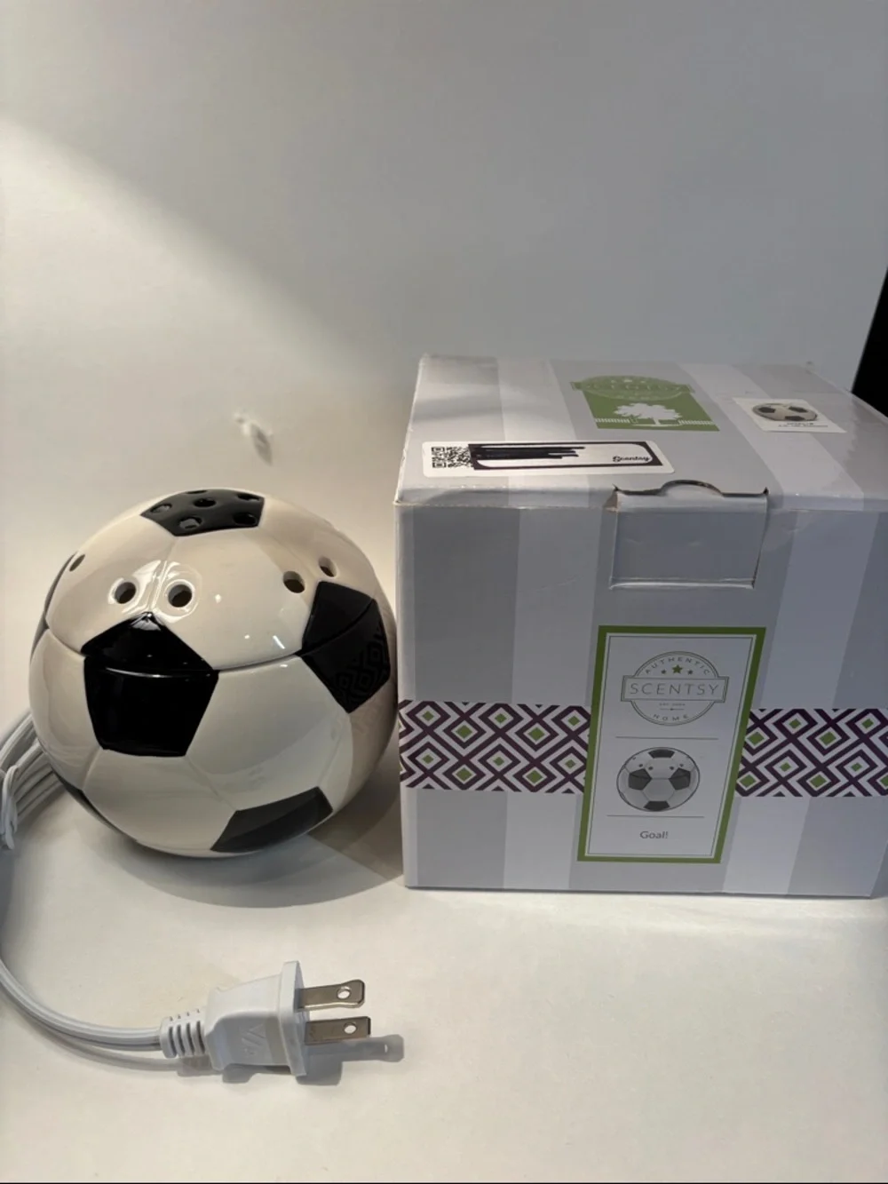 Scentsy Black & White Soccer Ball Ceramic Warmer - Picture 1 of 4